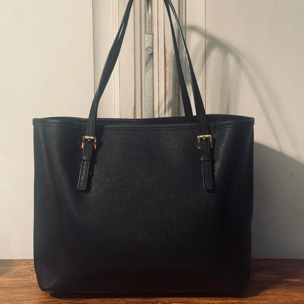 Voyager Large black Saffiano Leather Tote Bag - Picture 3 of 6